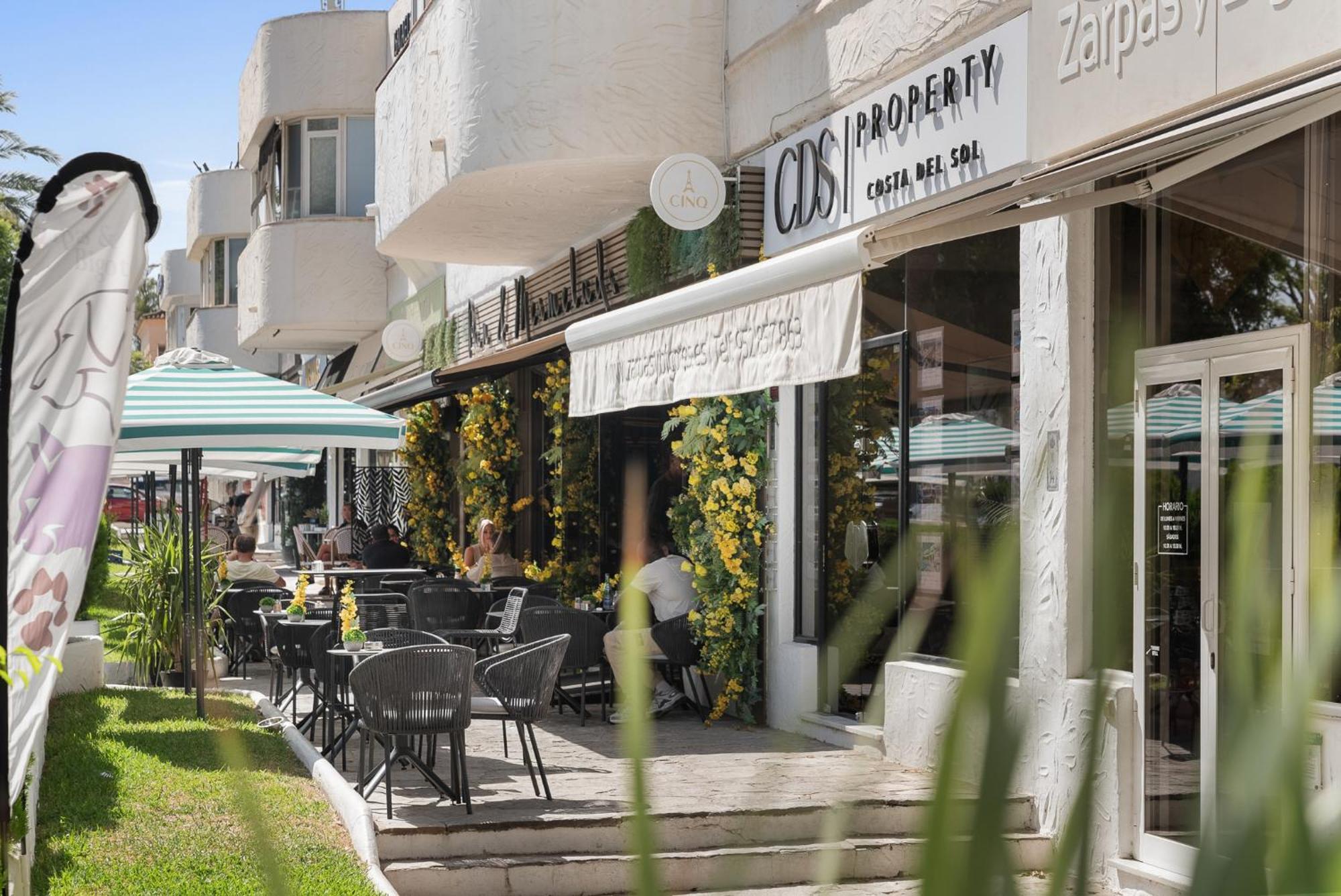 Real Seaside Apartment Marbella